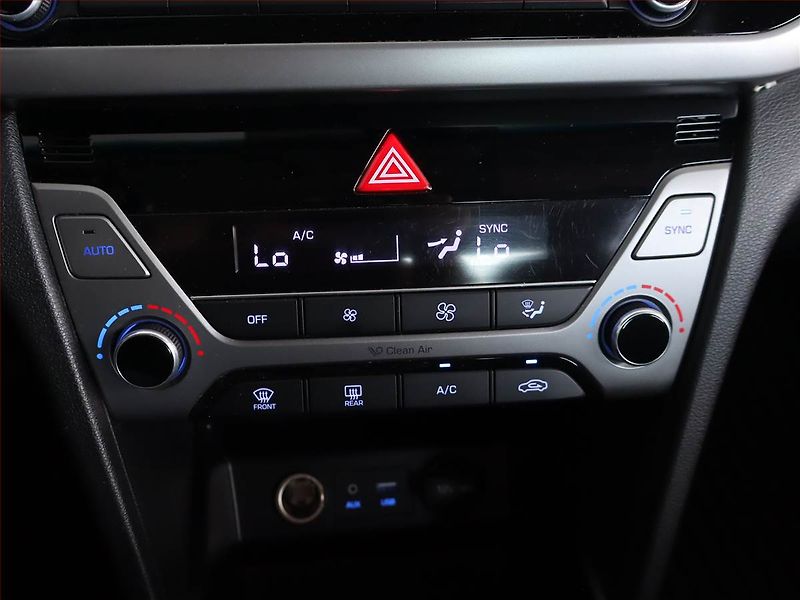 Hyundai Elantra (2017) 1.6 CVVT, Serv.kniha, Tempomat - fotka 17 z 19