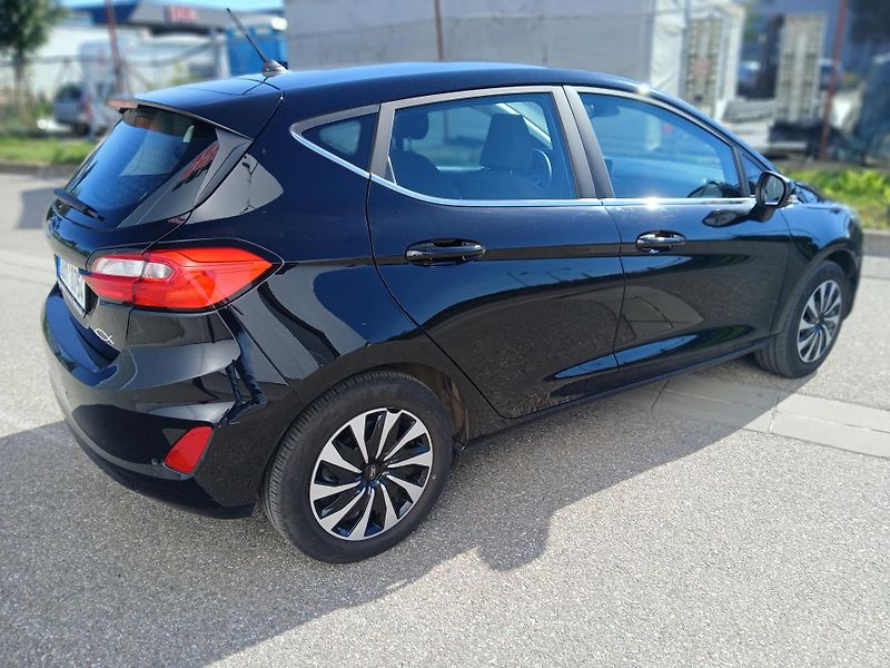 Ford Fiesta (2022) 1,0 EcoBoost Titanium 74 kW 6 - fotka 6 z 20