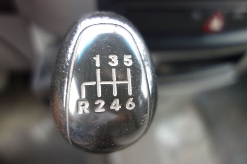 Volkswagen Crafter 2,5TDi 100 kW NAJ.220000km ! - fotka 24 z 27