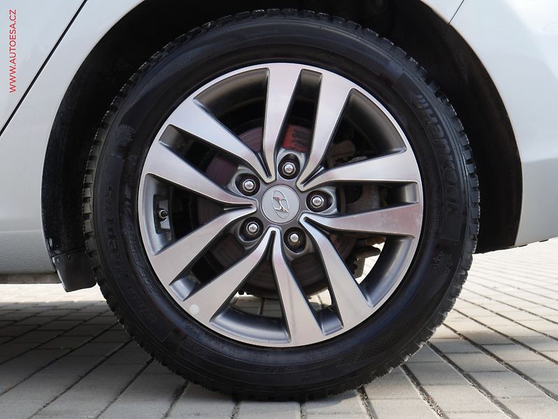 Hyundai i30 (2018) 1.0T-GDi, ČR, AC, temp - fotka 18 z 19
