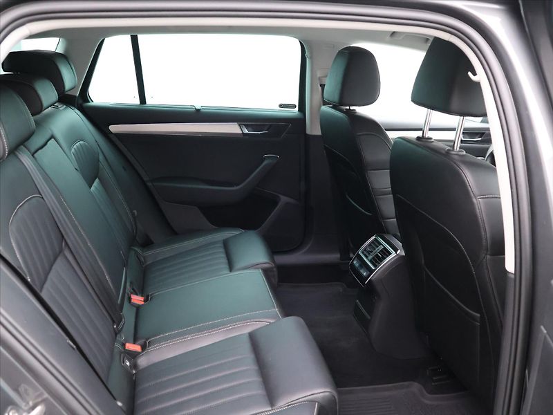 Škoda Superb 2,0 TDI 147kW 4x4 L&K - fotka 14 z 42
