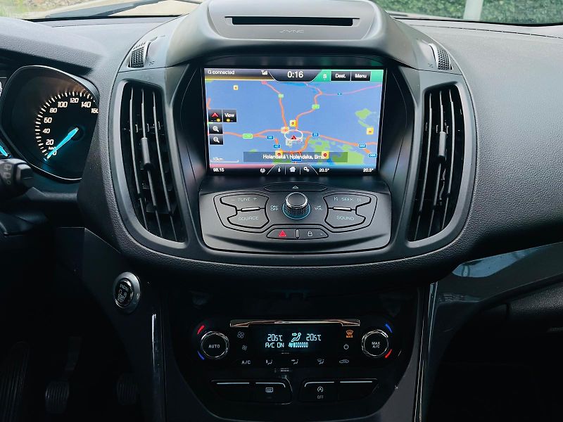 Ford Kuga 2.0TDCi 4x4 MAN TAŽNÉ SERVISKA - fotka 35 z 47