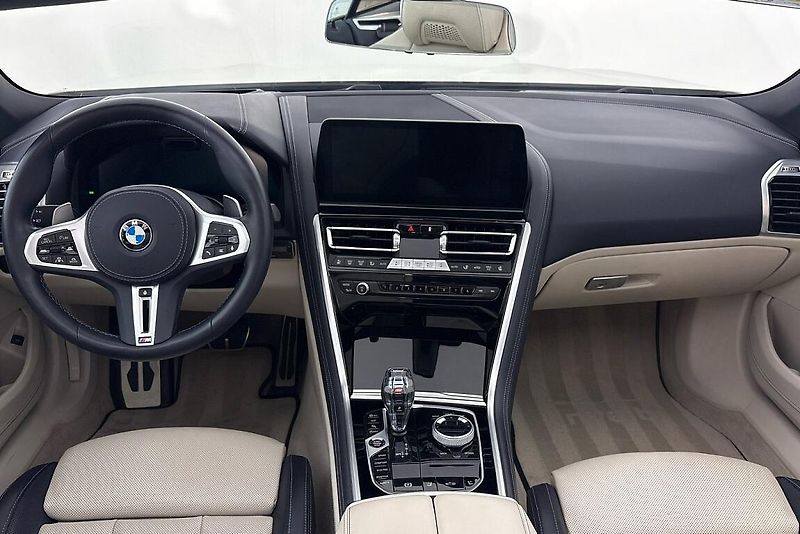BMW Řada 8 M850i xDrive - fotka 18 z 33