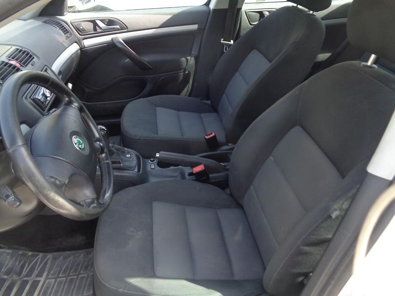 Škoda Octavia 1,6 MPI - fotka 12 z 15