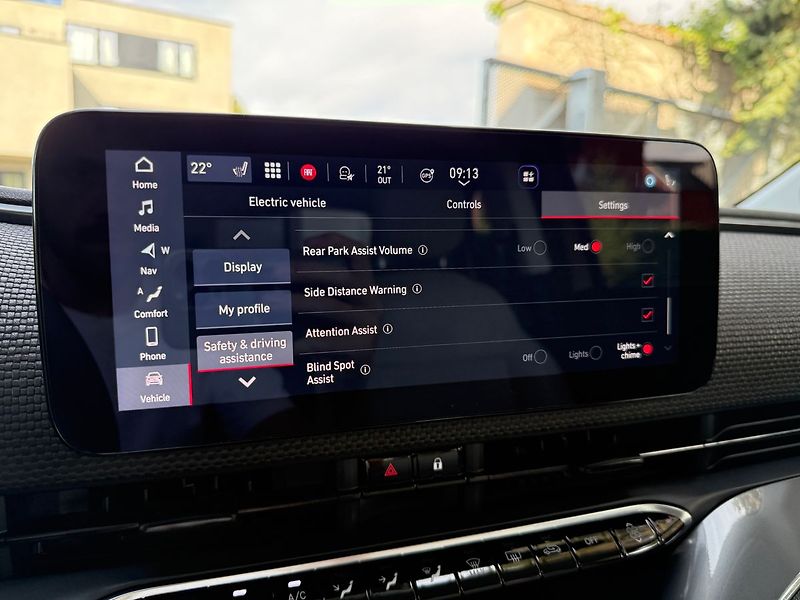 Fiat 500 LaPrima 3+1 42 kWh - fotka 23 z 38