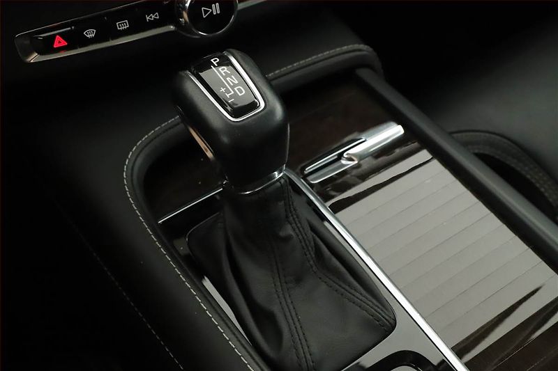 Volvo V90 (2019) D5 AWD, 4x4,Automat,Kůže - fotka 20 z 26
