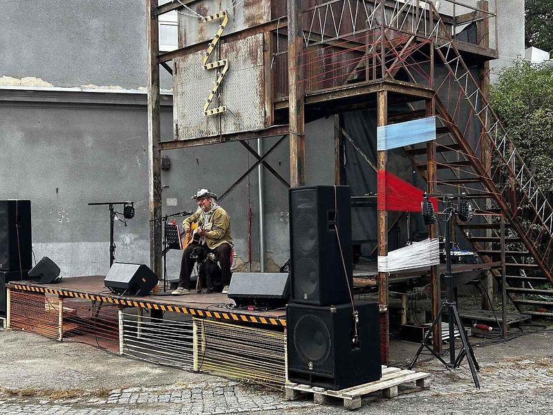 DIY karavan festival na Žižkárně v Českých Budějovicích. Dodávka Stanislava Vlažného.