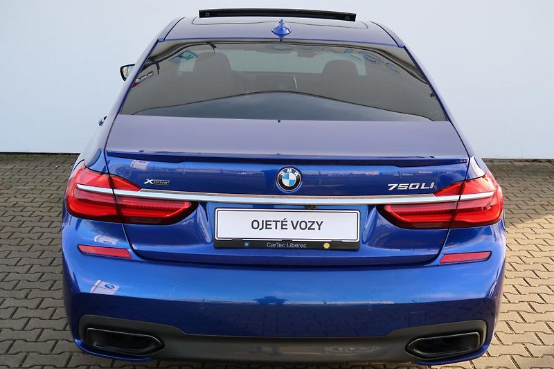 BMW Řada 7 750Li xDrive - fotka 16 z 18