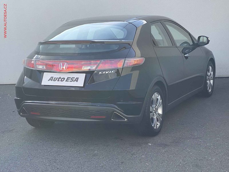 Honda Civic (2008) 1.8i-VTEC, Comfort, +kola - fotka 4 z 6