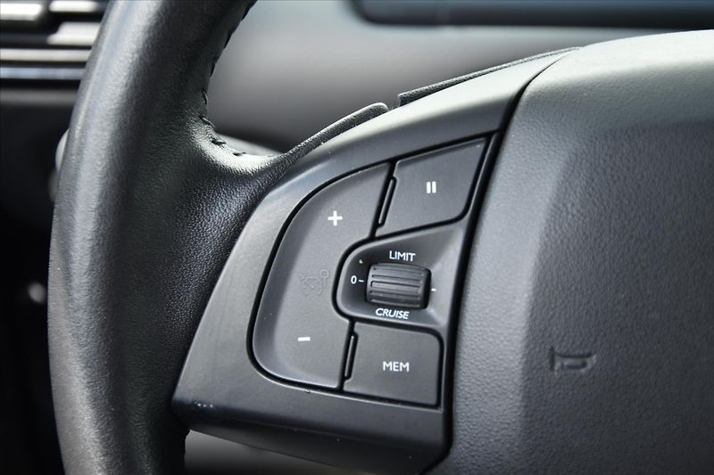 Citroën C4 Cactus 1.2i 81kW SERVISNÍ KNIHA ČR - fotka 14 z 20