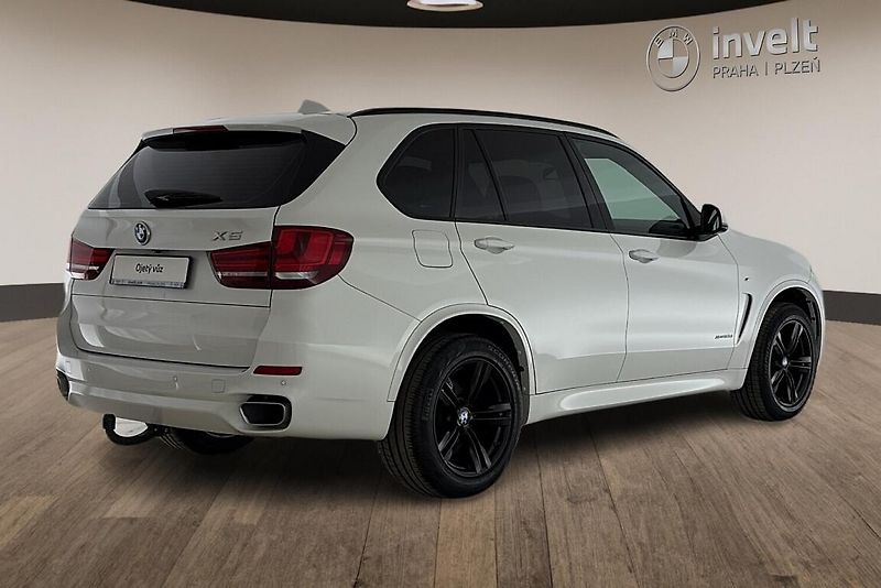 BMW X5 xDrive30d - fotka 3 z 26
