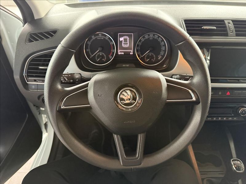Škoda Fabia 1,0   MPI 55kW,SERVISNÍ KNÍŽKA - fotka 14 z 23