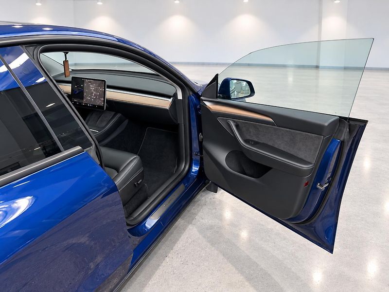 Tesla Model Y (2022) Long Dual Motor AWD-FSD-2022 - fotka 11 z 21