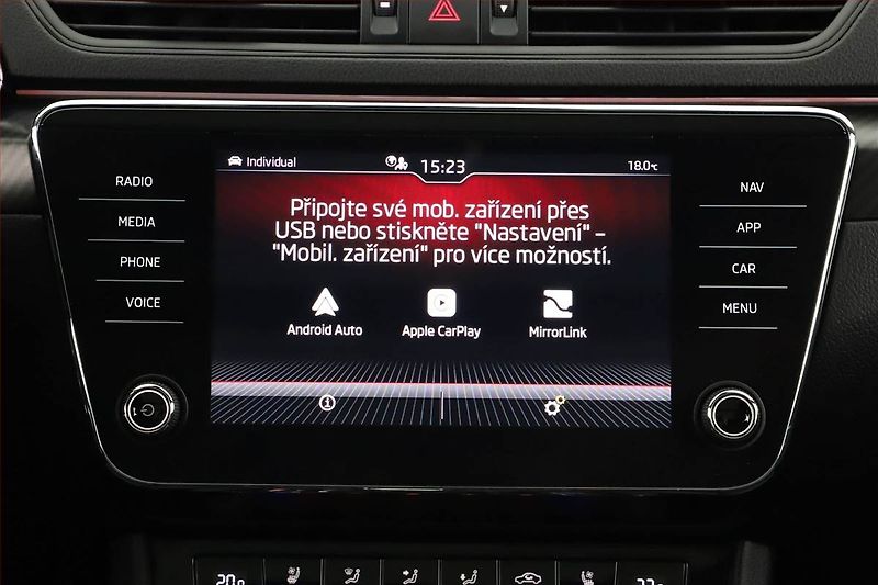 Škoda Superb (2022) Sportline 2.0 TSI - fotka 17 z 20