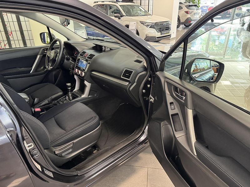 Subaru Forester 2.0D Comfort, 6MT, CZ, 1. maj. - fotka 10 z 47