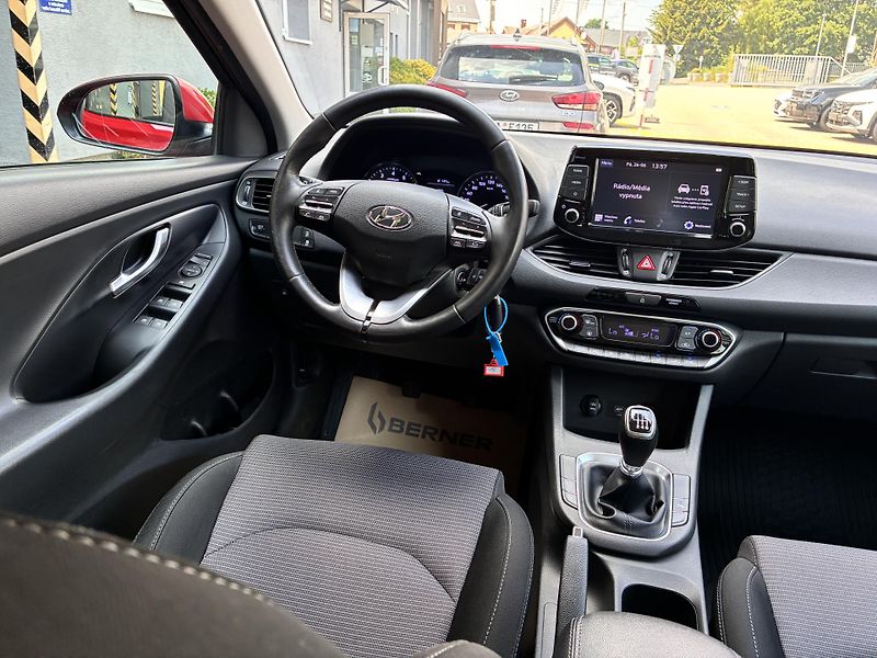 Hyundai i30 1.0T-GDi88kW DIGI KLIMA TAŽNÉ  - fotka 16 z 25