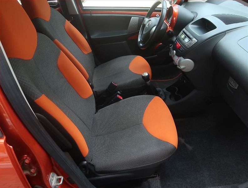 Toyota Aygo (2013) 1.0 VVT-i, Park. senzory - fotka 9 z 13