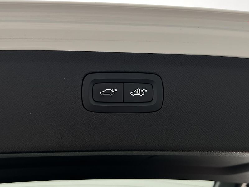 Volvo XC90 B5 AWD INSCRIPTION AUT - fotka 46 z 48