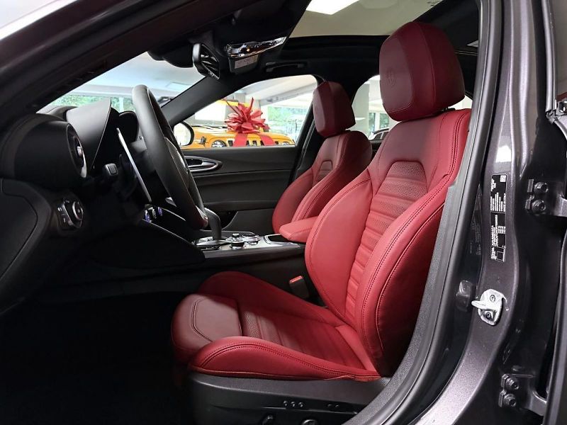 Alfa Romeo Giulia (2026) 2.0T 280k AT8 ZF Q4 4x4 Veloce - fotka 7 z 22
