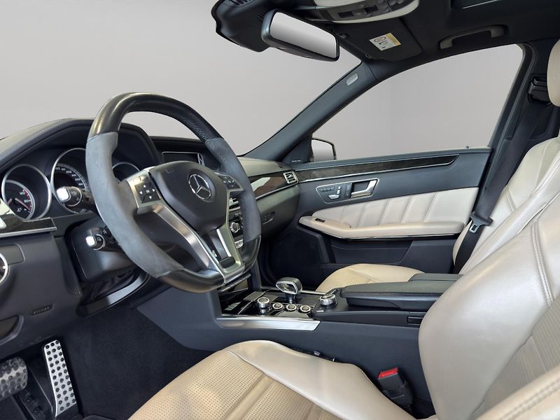 Mercedes-Benz Třídy E (2015) Mercedes-AMG E 63 S 4MATIC kom - fotka 9 z 21