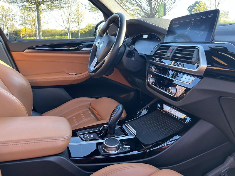 BMW iX3 (2021) /210kW - fotka 23 z 38