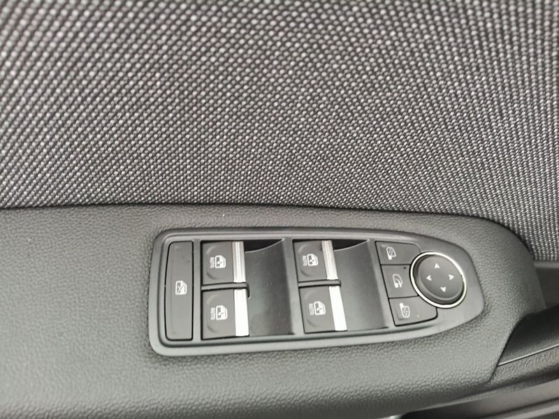 Renault Captur (2026) techno full hybrid E-Tech 160 - fotka 12 z 24