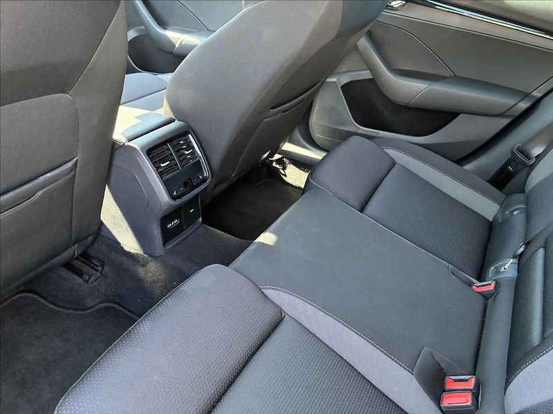 Škoda Octavia 2,0 TDI TAŽNÉ KEYLESS - fotka 12 z 31