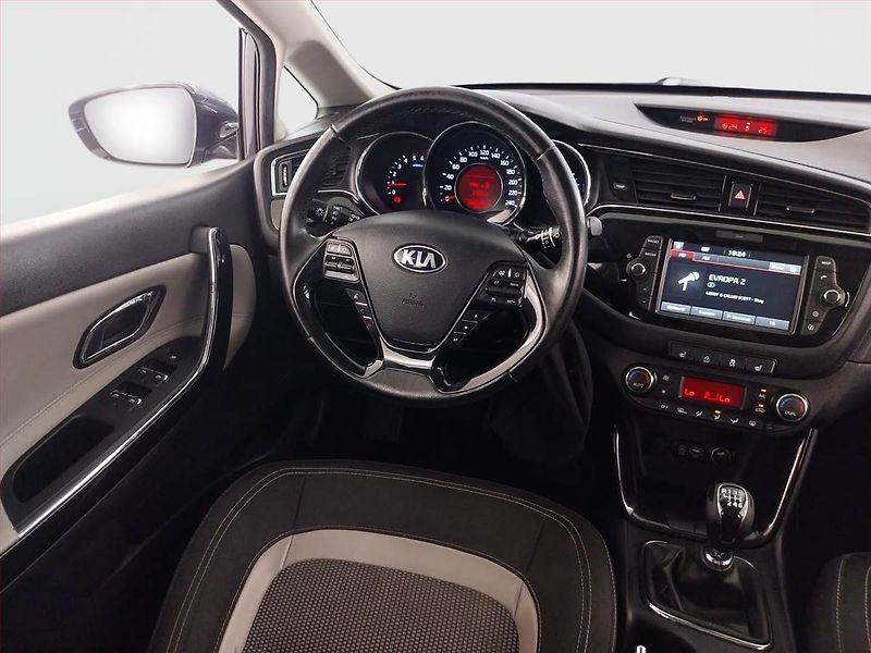 Kia Ceed (2018) 1.6 CRDi, Serv.kniha, Navi - fotka 7 z 22