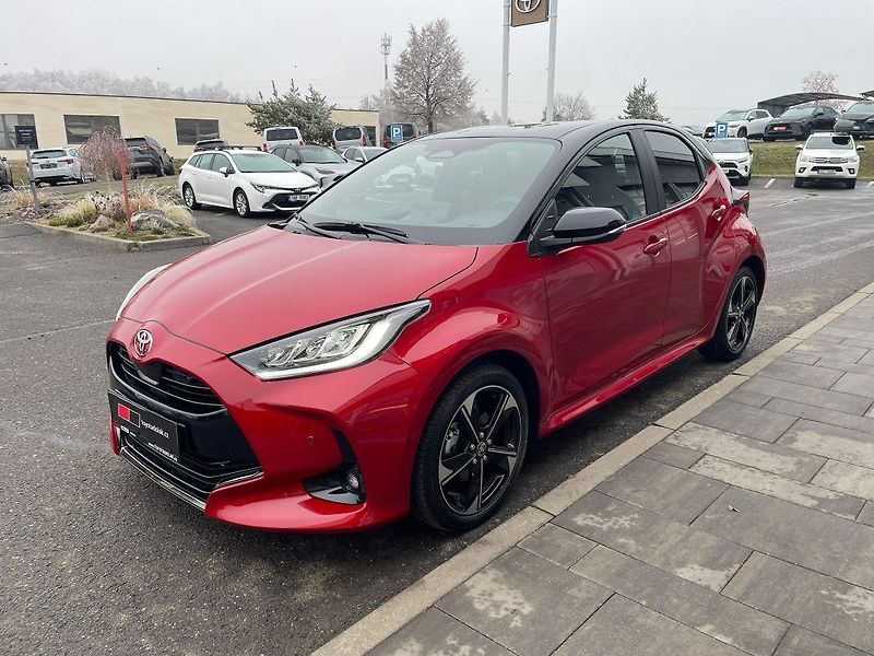 Toyota Yaris 1.5 HEV 130k Executive - fotka 3 z 24
