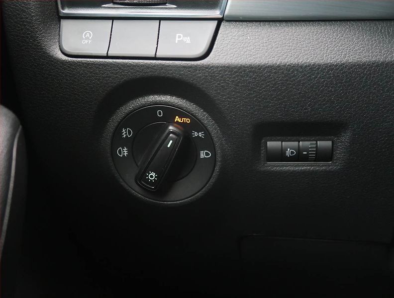 Škoda Fabia (2015) 1.2 TSI, Tempomat - fotka 17 z 21
