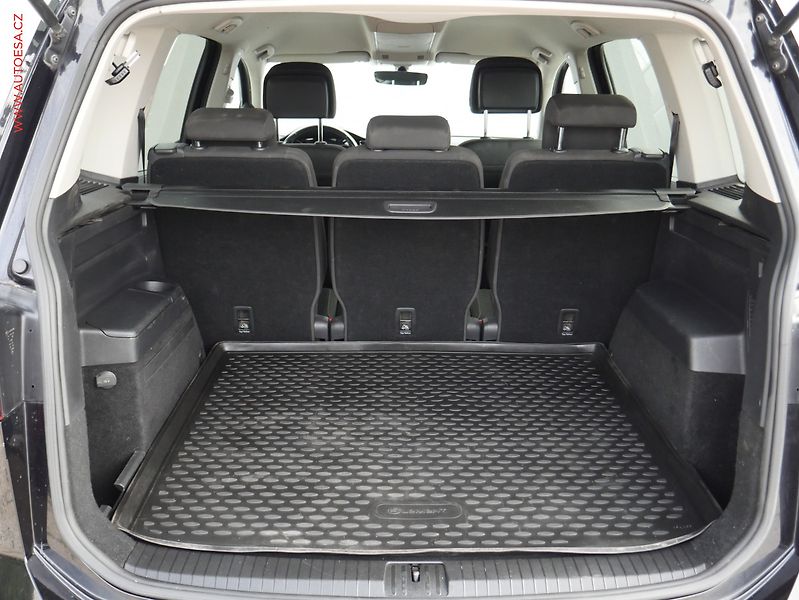 Volkswagen Touran (2016) 2.0 TDi, DSG, STK9/27 - fotka 7 z 15