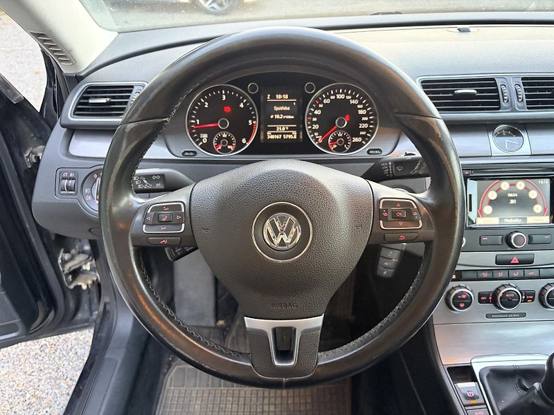 Volkswagen Passat 1.6TDI 77KW - fotka 10 z 36