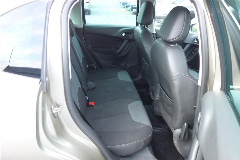 Citroën C3 1,4 i, ČR, SERV.KN., CHROM. - fotka 12 z 32