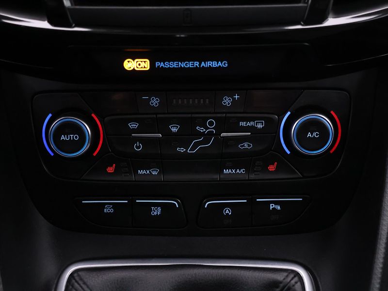 Ford Tourneo Connect 1,5 EcoBlue 88kW CZ DPH - fotka 28 z 38
