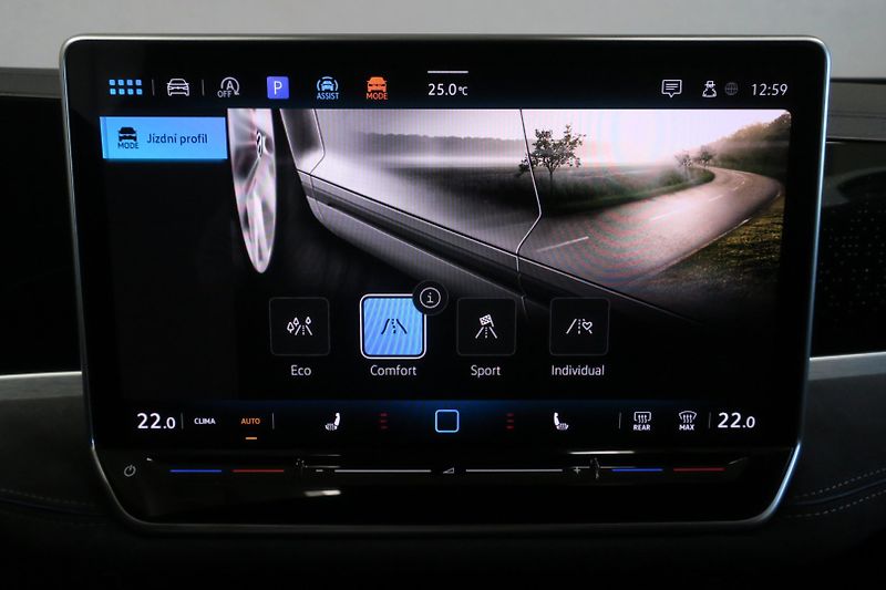 Volkswagen Passat Variant (2024) R-Line 2,0TDI 142kW 4M Nez.Top - fotka 28 z 50