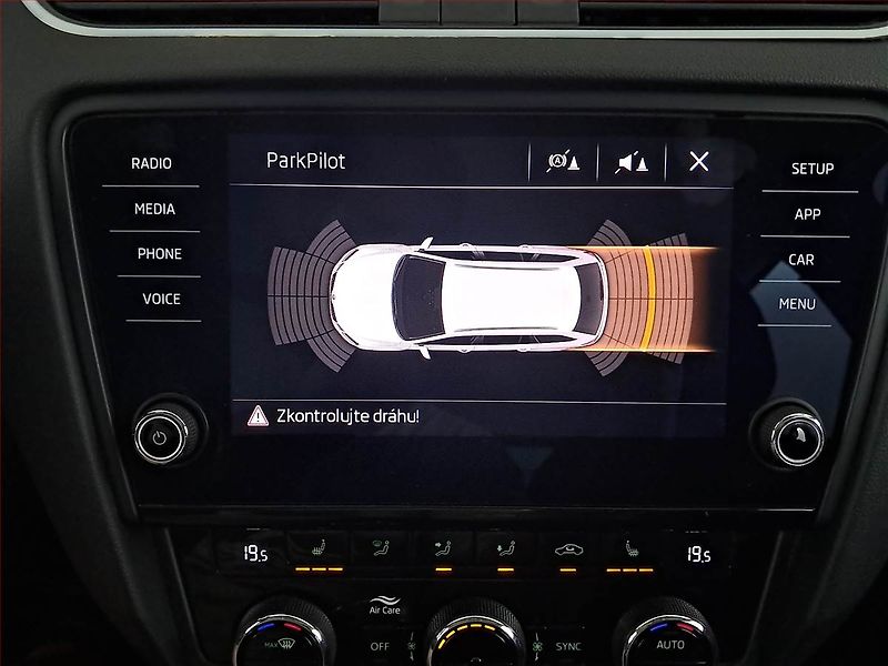 Škoda Octavia (2020) 1.6 TDI, Tempomat - fotka 13 z 20