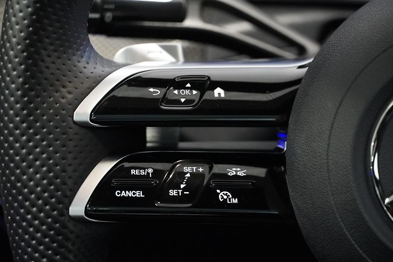 Mercedes-Benz Třídy C C300 4M,HUD,DPH,AMG,PANO,ZÁRUK - fotka 24 z 37