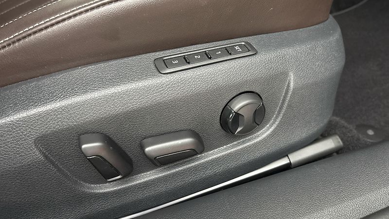 Škoda Superb 2.0 TDI DSG 4x4 L&K Combi - fotka 22 z 34
