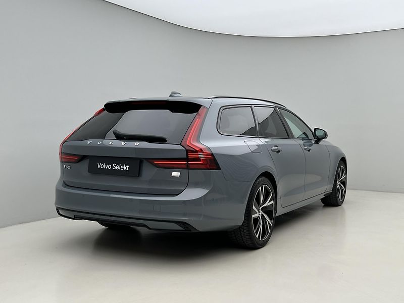 Volvo V90 T6 AWD RECHARGE DARK PLUS - fotka 13 z 46