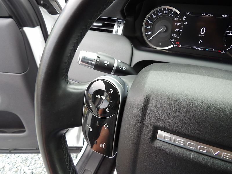 Land Rover Discovery Sport D150 S AWD A/T 7míst Tažné DPH - fotka 18 z 35