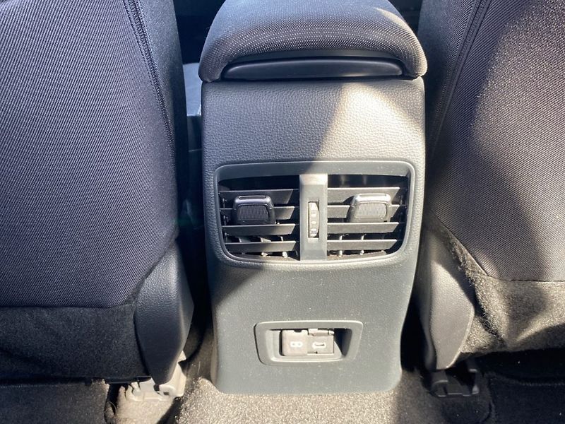 Toyota Corolla (2024) 1,5 (92kW) BA - fotka 26 z 29