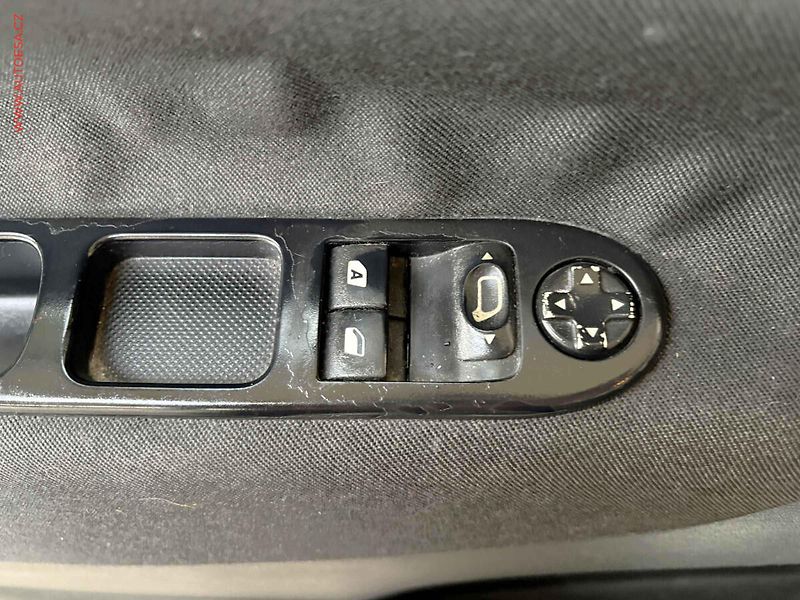 Peugeot 207 (2010) 1.4i, ČR, AC, STK3/28 - fotka 12 z 14