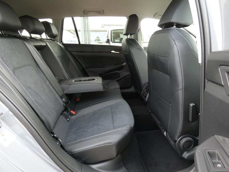 Volkswagen Golf Variant Style 2,0 TDI 110 kW 7 - fotka 27 z 30