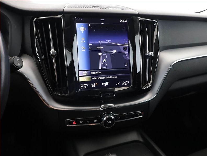 Volvo XC60 (2021) B4 AWD, 4X4,Automat,MHEV,45TKM - fotka 10 z 18