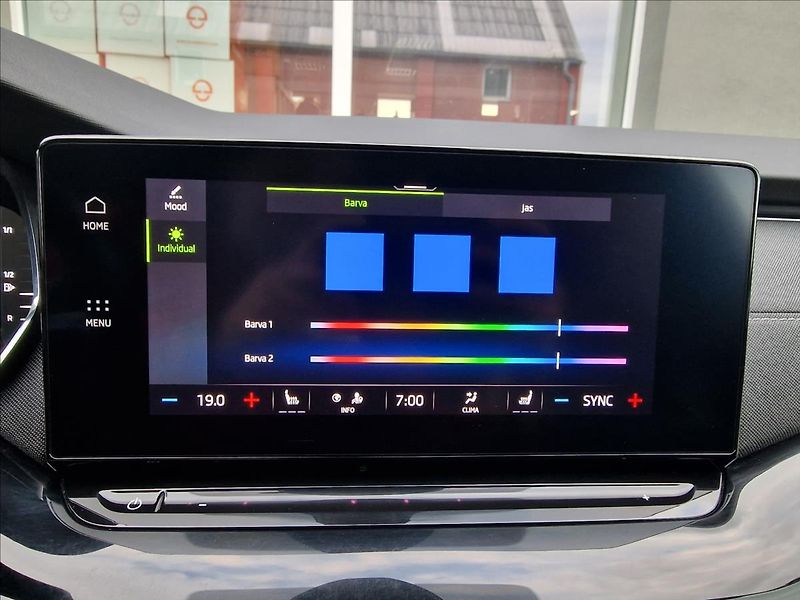 Škoda Octavia 2.0TDI Style, původ ČR,1.Maj. - fotka 32 z 50