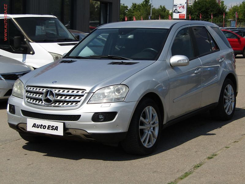 Mercedes-Benz Třídy M (2005) 3.5 ML350 4M, ČR, AT, park - fotka 3 z 17
