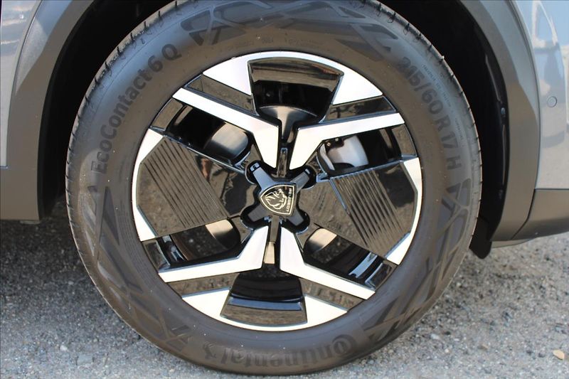 Peugeot 2008 1,2 PT  ČR,ALLURE,ZÁRUKA - fotka 32 z 38