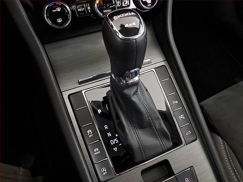 Škoda Superb (2022) Style 2.0 TDI - fotka 18 z 21