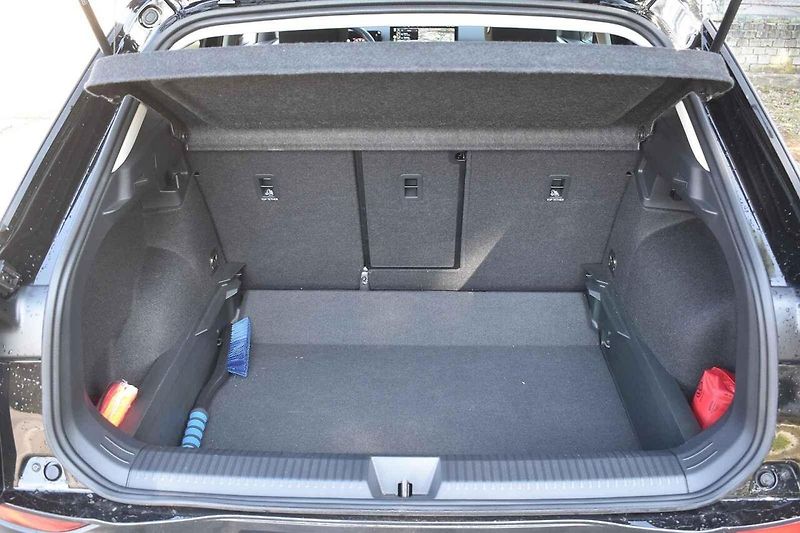 Volkswagen T-Roc je výborně jezdící menší rodinné SUV.