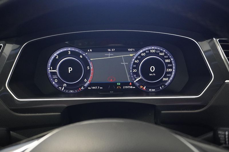 Volkswagen Tiguan (2016) 2.0TDi - 140 kW HIGHLINE 4x4 - fotka 19 z 31